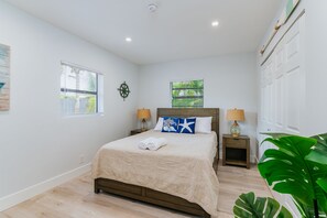 2 habitaciones, escritorio, tabla de planchar con plancha y wifi gratis 