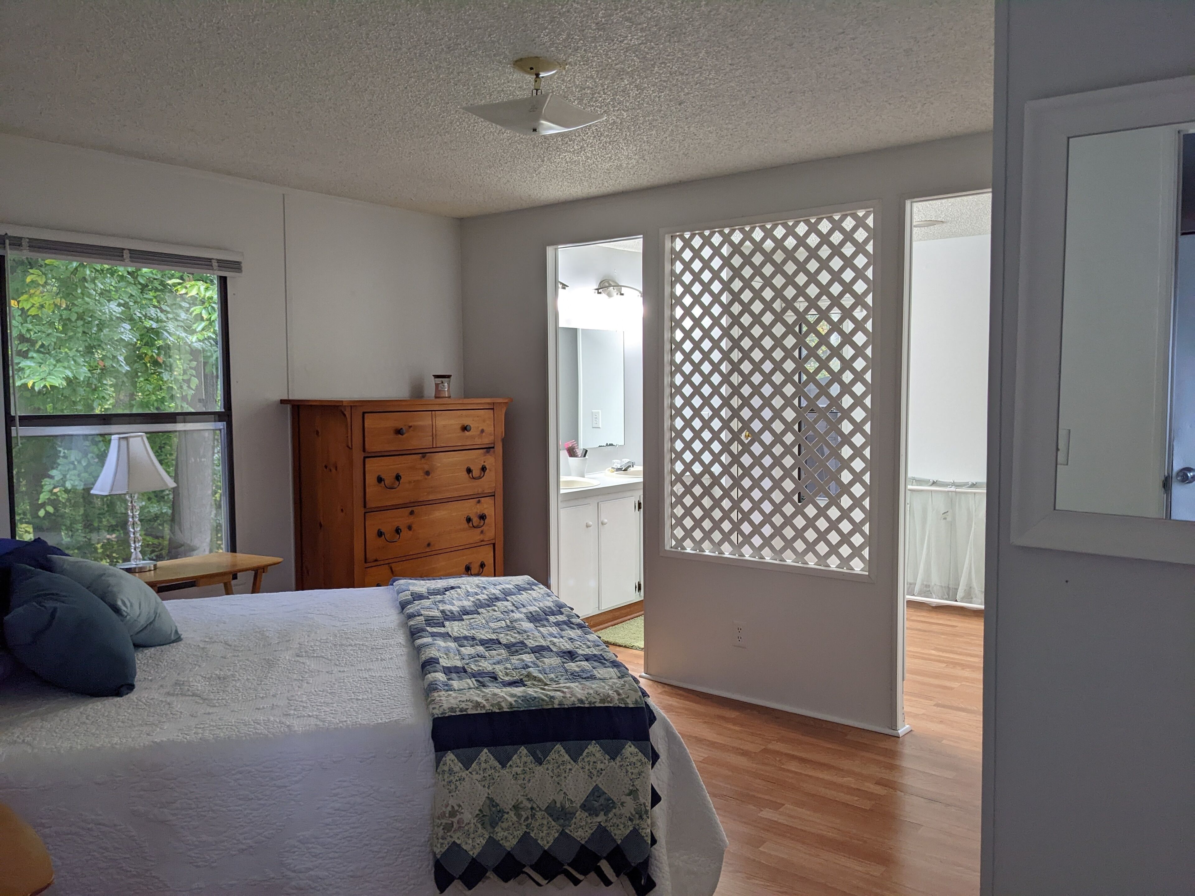 Private Wooded Paradise for Remote Working, Fishing, or Visits Near Lake Norman