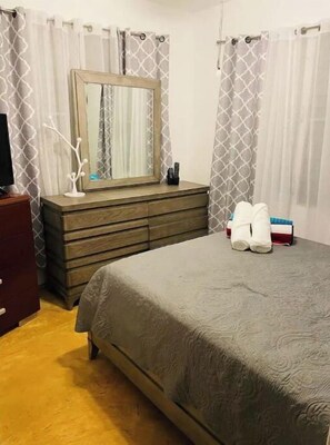 3 dormitoris, escriptori, un bressol de viatge i wifi gratuïta 