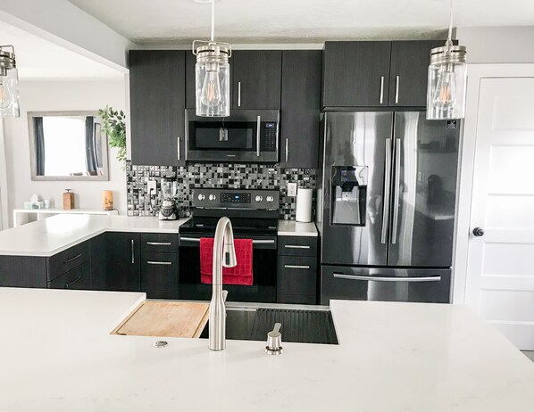 Fridge, microwave, oven, stovetop