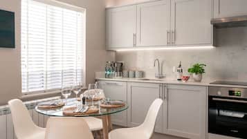 Apartment, Courtyard View (The Hideaway) | Private kitchen