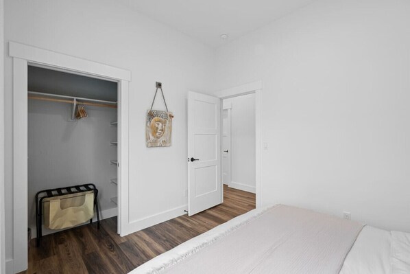 4 bedrooms, desk, iron/ironing board, travel cot