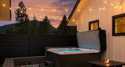✨ Modern Retreat Near Schweitzer–Hot Tub, Fireplace, 3 King Beds ✨