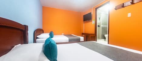 Kamer, 1 twee- of 2 eenpersoonsbedden | Hypoallergeen beddengoed, gratis wifi, beddengoed