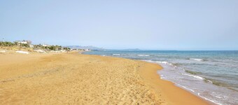 Lovely home in Triscina with WiFi