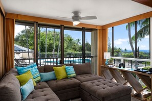 Smart TV, DVD player, books - Newer Furnished 3 Bed/2 Bath Condo with Ocean Views (Kailua-Kona)
