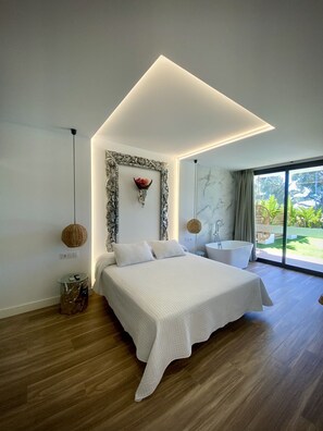 4 soverom, safe på rommet, strykejern/-brett og reiseseng for barn