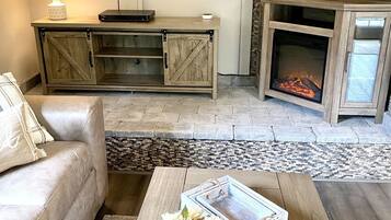 Télévision, cheminée