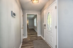 Interior - Hidden Gem in Porters Neck with Hot Tub+Fire Pit (Wilmington)