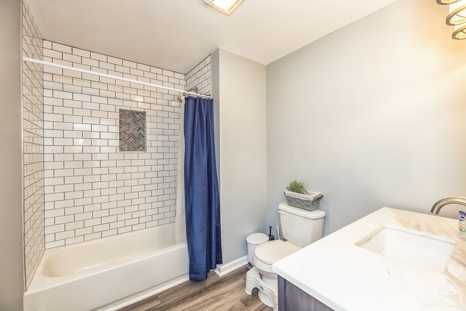 Combined shower/tub, hair dryer, towels, soap