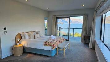 3 chambres, bureau, fer et planche Ă repasser, lit parapluie