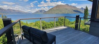 Private Retreat - Stunning Lake & Mountain Views!