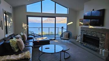 Télévision, cheminée, chaßne hi-fi, espaces bureaux