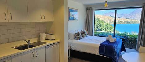 4 bedrooms, desk, iron/ironing board, travel crib