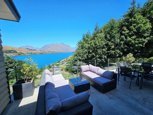 Spectacular Views & Comfort in Queenstown!