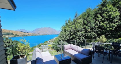 Spectacular Views & Comfort in Queenstown!