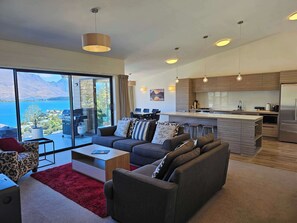 Interior - Spectacular Views & Comfort in Queenstown! (Queenstown)