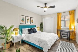 2 bedrooms, free WiFi, bed sheets - Bright, welcoming home minutes from Q2 + Domain (Austin)