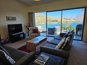 TV, fireplace, stereo, offices