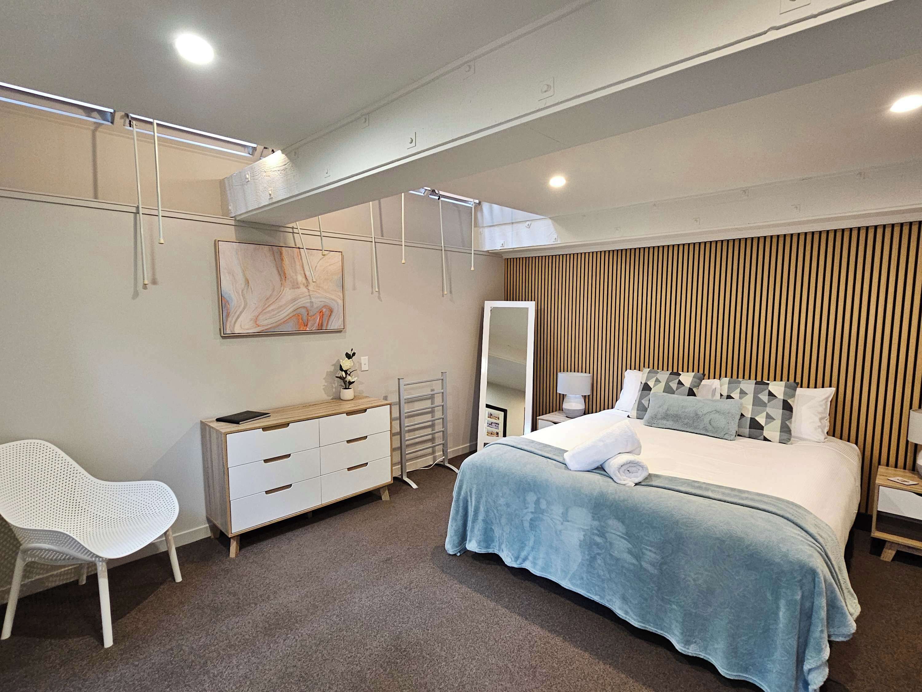 1 habitación, tabla de planchar con plancha, cuna de viaje y wifi 