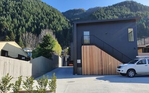 Property grounds - Apartment in the Heart of Queenstown (Queenstown)