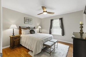 4 bedrooms, desk, free WiFi, bed sheets