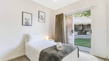 3 bedrooms, iron/ironing board, WiFi, bed sheets