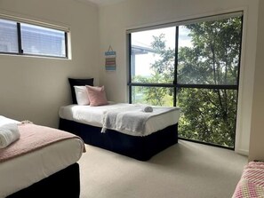 4 chambres, fer et planche à repasser, Wi-Fi, draps fournis