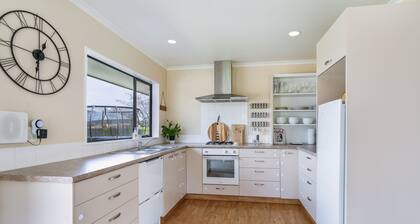 Peaceful Country Home with Amazing Views - Near Mapua