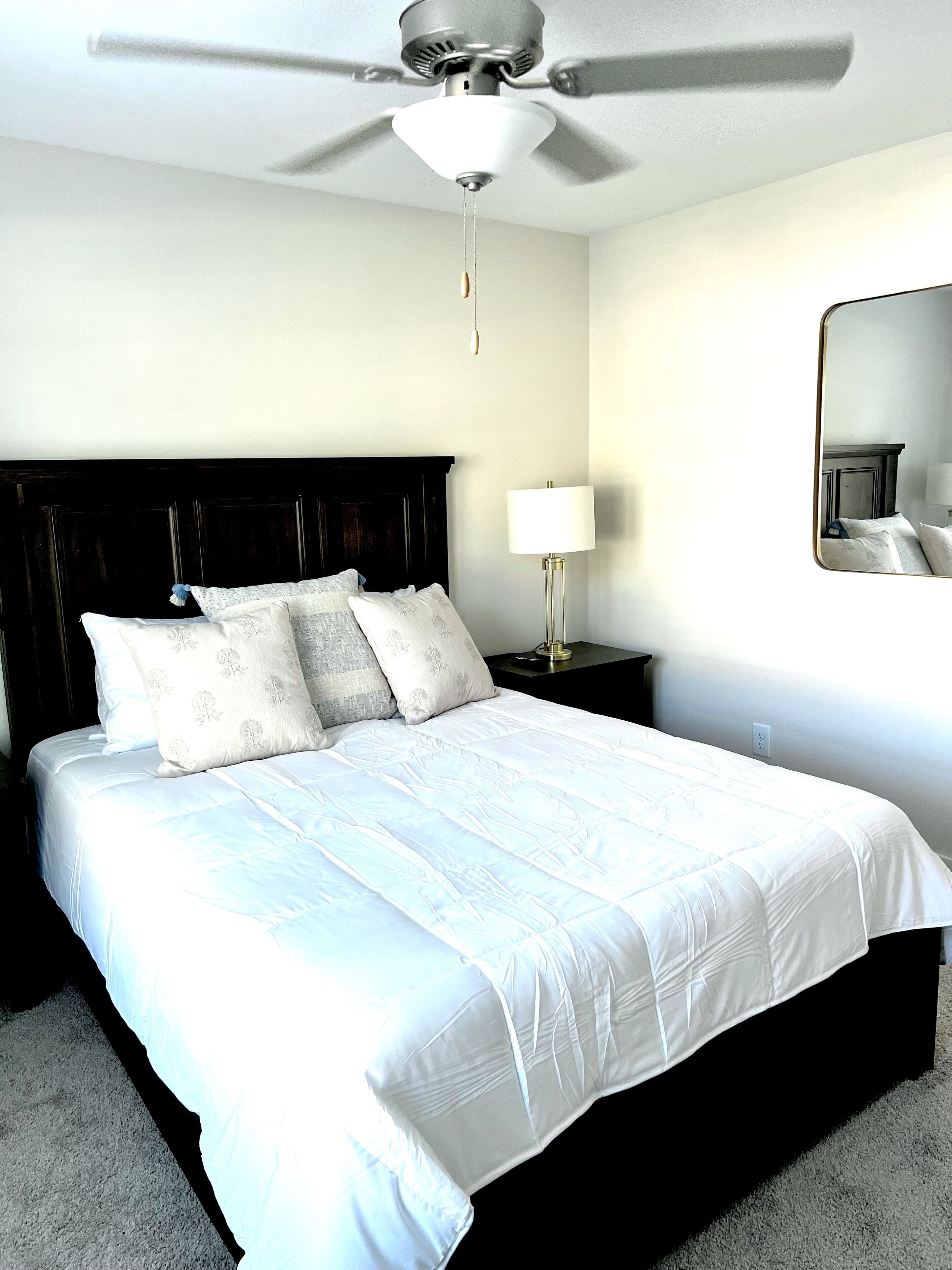 2 soverom, skrivebord, strykejern/-brett og wi-fi (inkludert)