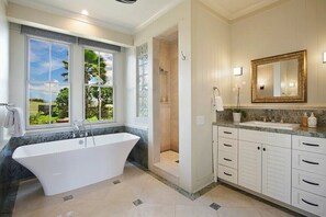 Bathtub, hair dryer, towels, soap - Gorgeous Poipu Villa with Pool & Spa + Ocean Views (Koloa)