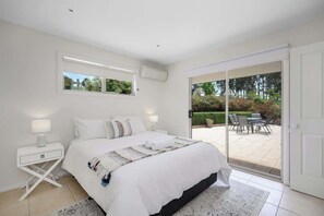 3 bedrooms, iron/ironing board, WiFi, bed sheets