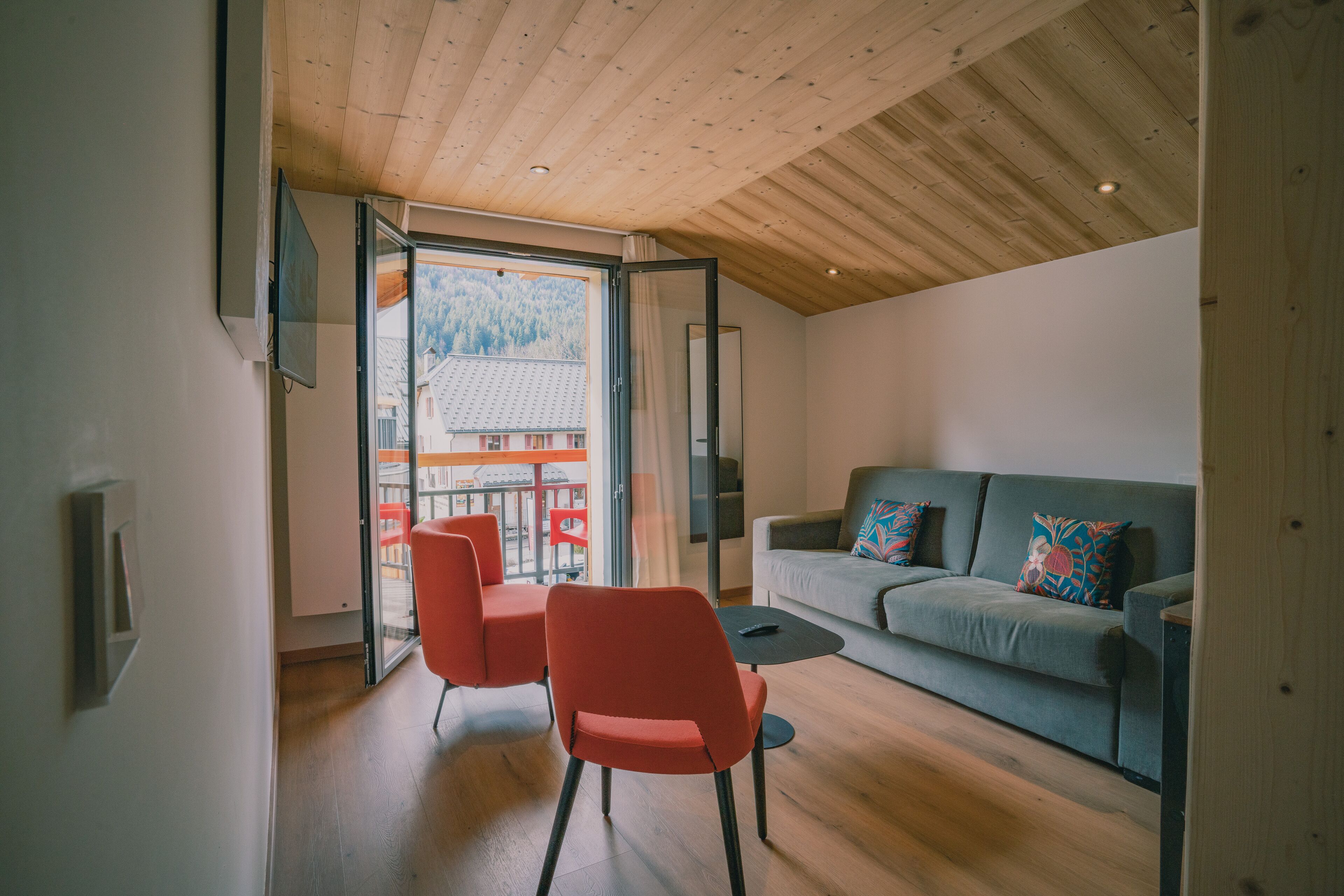 Apartment | Hochwertige Bettwaren, Betten mit Memory-Foam-Matratzen, Minibar