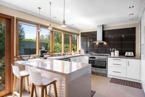 Fridge, microwave, oven, stovetop - "Little Halcyon"Inner City Home 3 Bed+Parking (South Hobart)