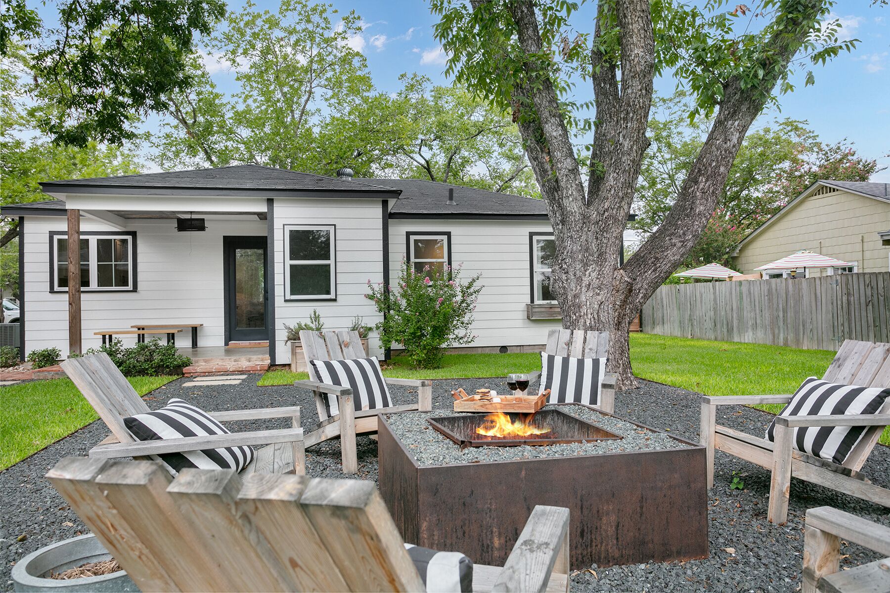 The Rosemary | Charming 2/2 | Full Kitchen | Fire Pit | Child Friendly