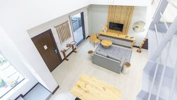 Premium Studio Suite | Living area | 40-inch Smart TV with digital channels, TV, Netflix