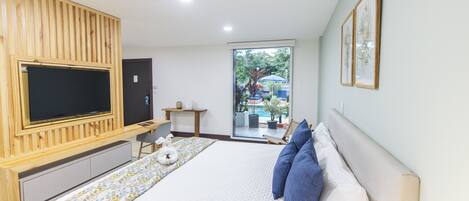 Deluxe Studio Suite, 1 King Bed, Accessible | Memory foam beds, minibar, in-room safe, desk