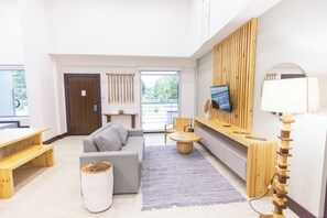 Premium Studio Suite | Street view