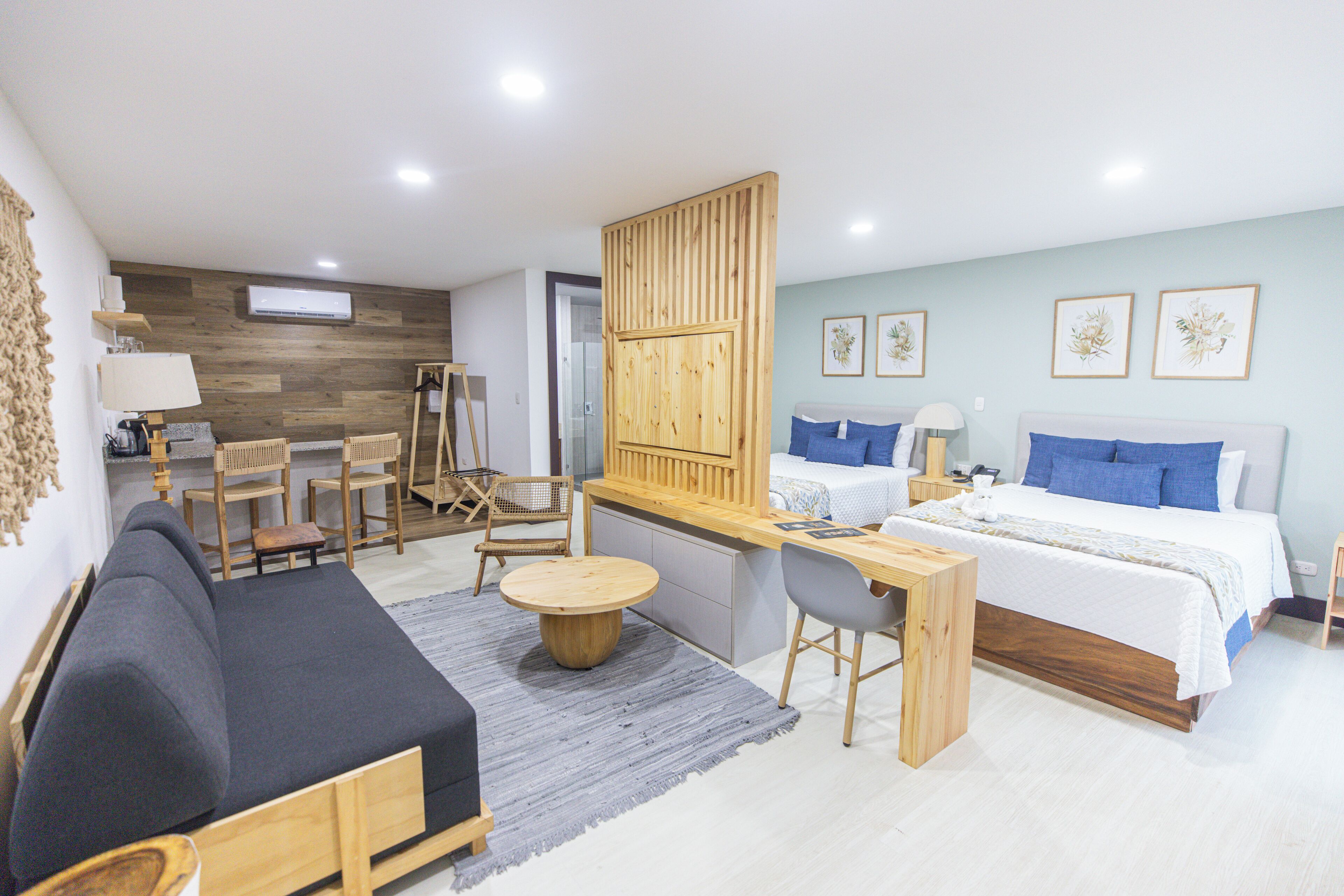 Deluxe Studio Suite, 2 Queen Beds