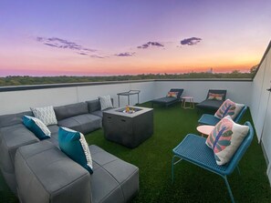 Terrace/patio - Trendy East Austin Condo with Rooftop Deck + Downtown Views - Rayne (Austin)