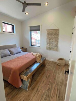 1 chambre, bureau, fer et planche à repasser, accès au Wi-Fi (inclus)
