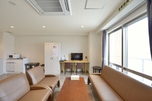 Habitación familiar | Escritorio, wifi gratis, ropa de cama