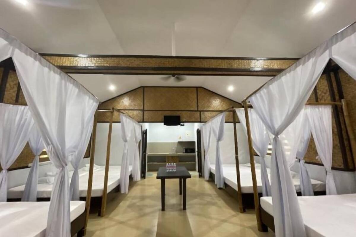 1 bedroom, bed sheets