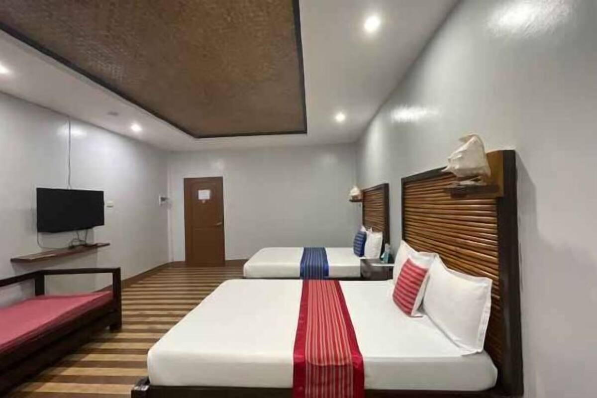 1 bedroom, bed sheets