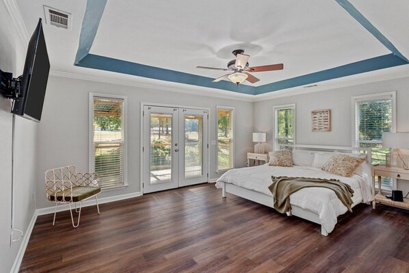 3 bedrooms, free WiFi, bed sheets - Runway Paradise: Relaxing getaway close to town (Zwolle)