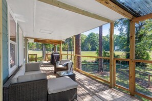 Terrace/patio - Runway Paradise: Relaxing getaway close to town (Zwolle)