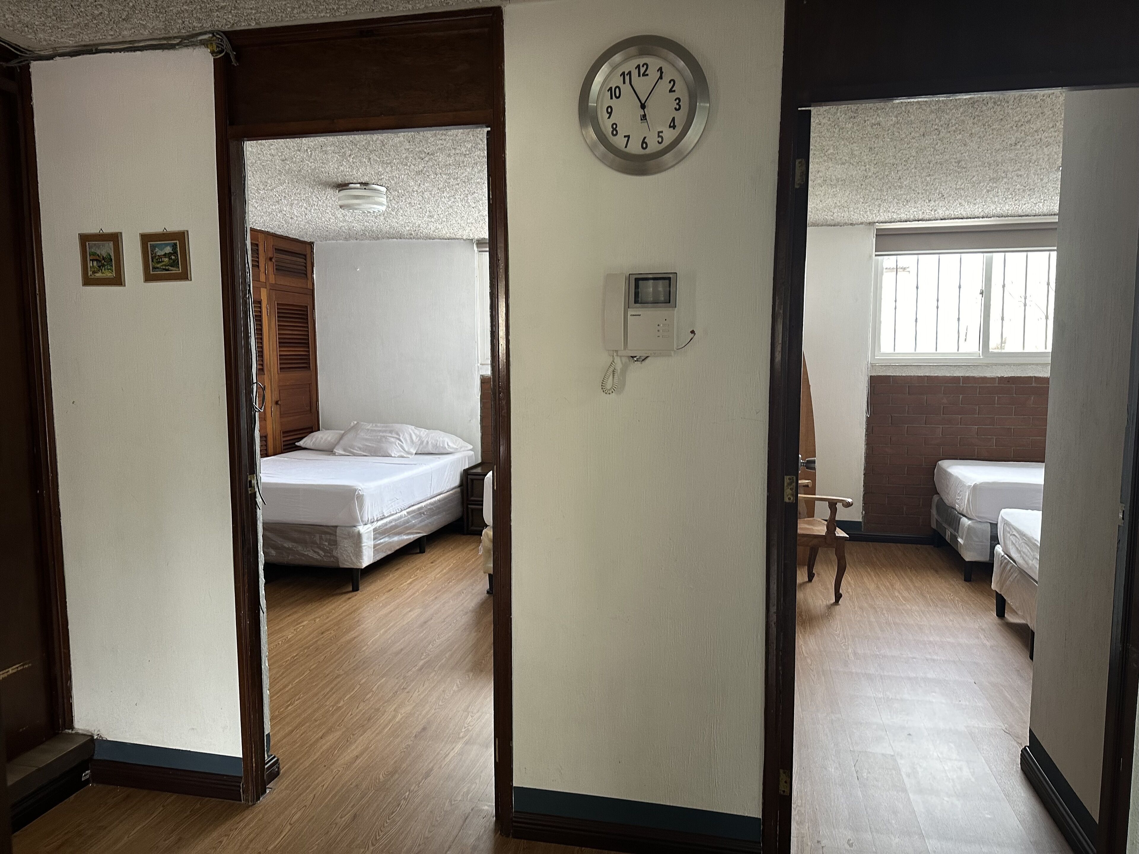 6 bedrooms, desk, free WiFi, bed sheets