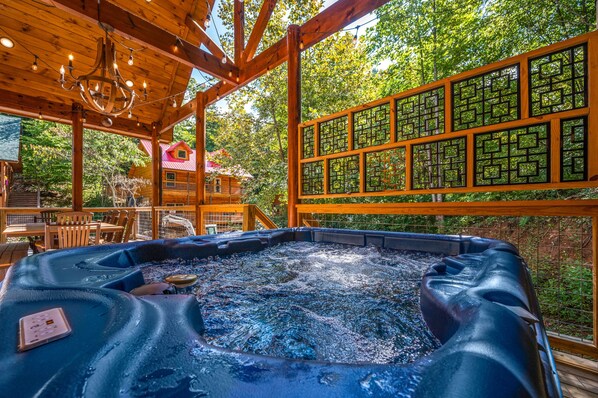 Outdoor spa tub