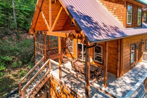 Exterior - 12 min to Dollywood! - Movie Room-Arcades-Hot Tub! (Pigeon Forge)