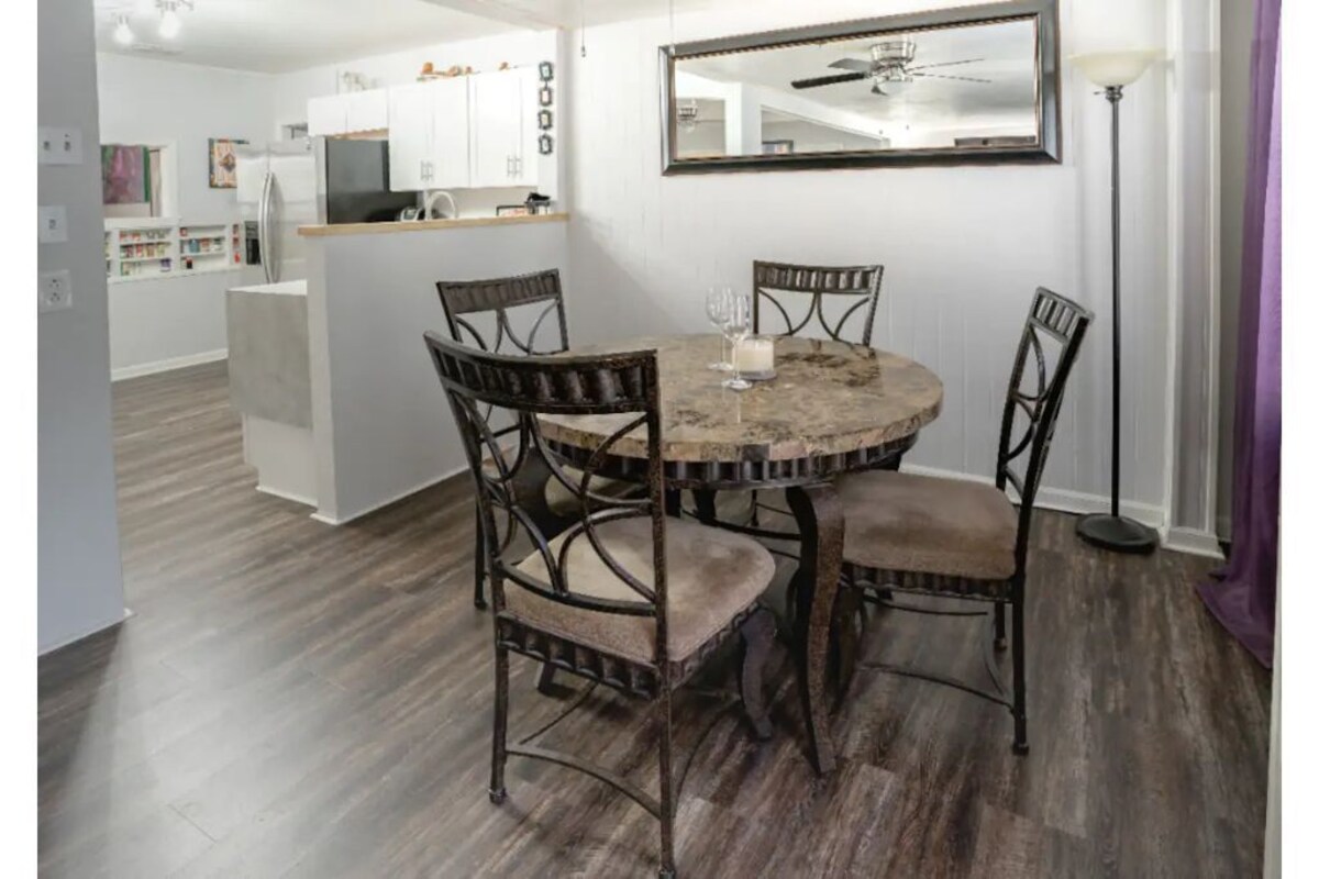 Photo 14 of --LOW HOST FEES-- Minutes to U.T. /Downtown/Domain